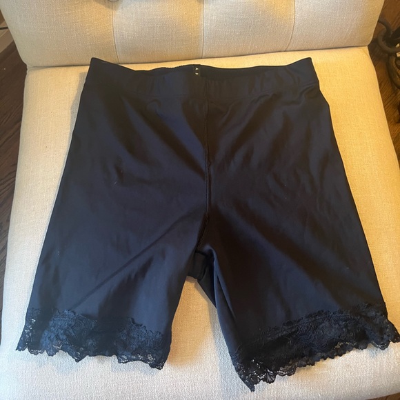 SAVAGE X FENTY BIKER SHORTS - Picture 2 of 4